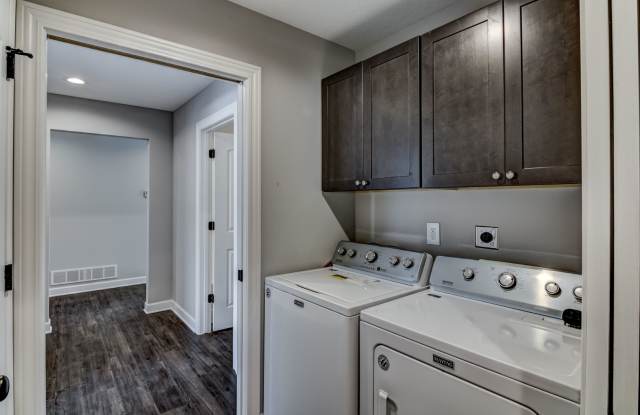 Convenient Location! 3 Bedroom Town Home Gallery 4