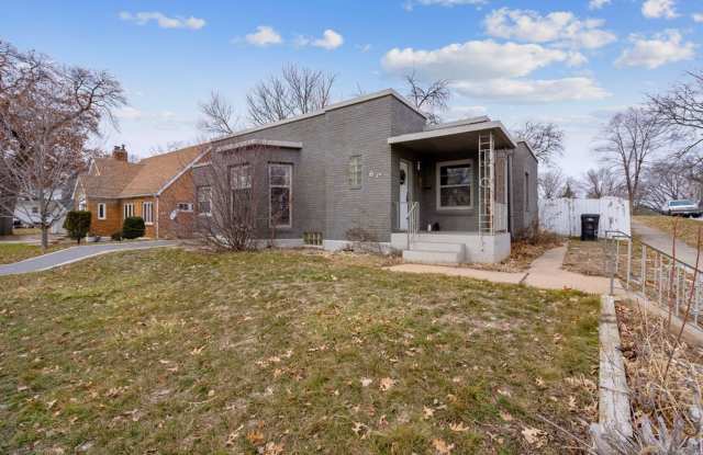 603 W 18th St - Cedar Falls photos photos