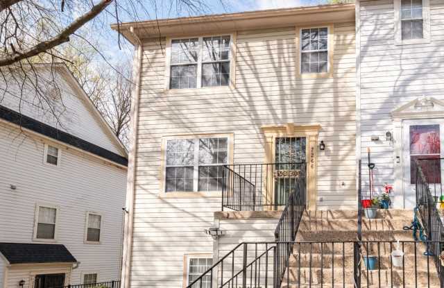 Beautiful 3 BR/2.5 BA EOG Townhome in Hyattsville! - 7266 Mahogany Drive, Summerfield, MD 20785