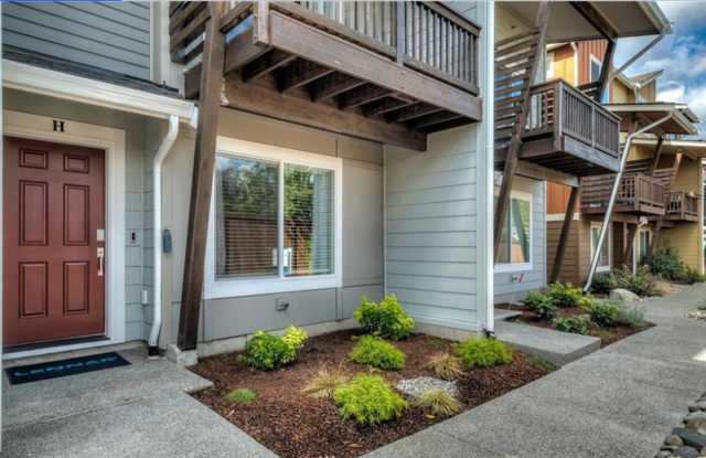 OakPointe spacious 2-bedroom Town Home with a View! photos photos