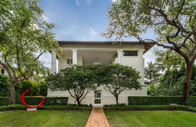112 Paloma Dr Gallery 1