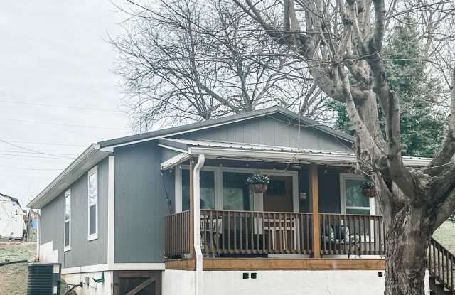 Lovely fully furnished home in the heart of Lenoir City photos photos
