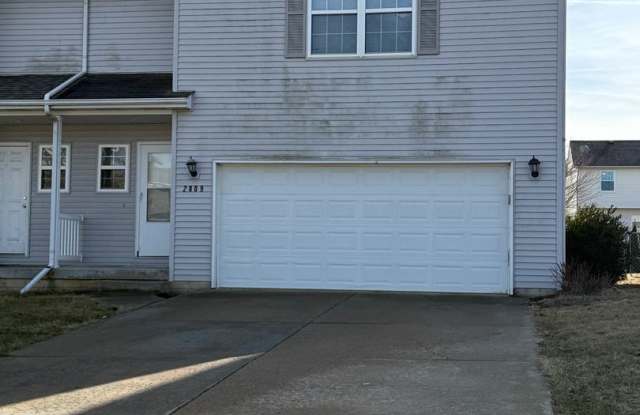 Stunning 3-Bed, 3.5-Bath Home with Loft in a Desirable Location! - 2809 Gill Street, Bloomington, IL 61704