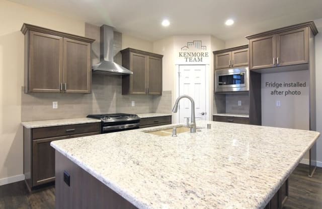 5625 W 30th Ave - 5625 West 30th Avenue, Kennewick, WA 99338