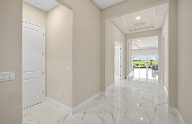 3 Bedrooms | 3.5 Bathrooms BRAND-NEWER LUXURY HOME IN MIRADA  RESORT-STYLE LIVING Gallery 4