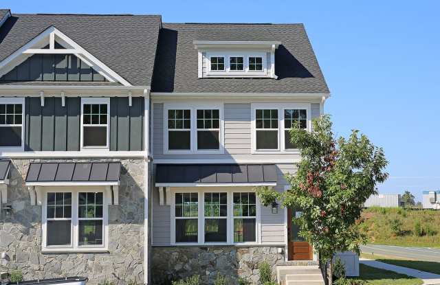 Dog-Friendly Townhome in Dunlora Park - 4004 Varick Street, Albemarle County, VA 22901