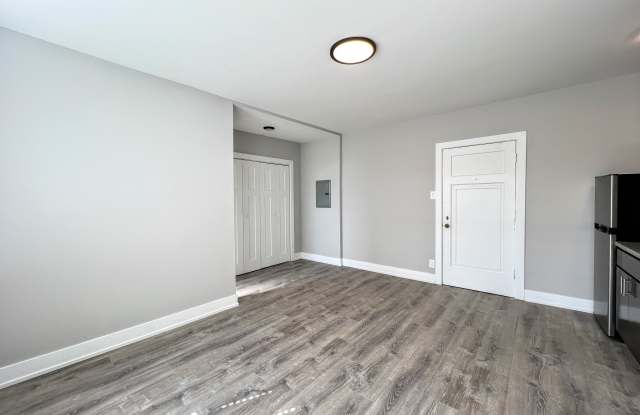 4546 N Damen Ave - 4546 North Damen Avenue, Chicago, IL 60625