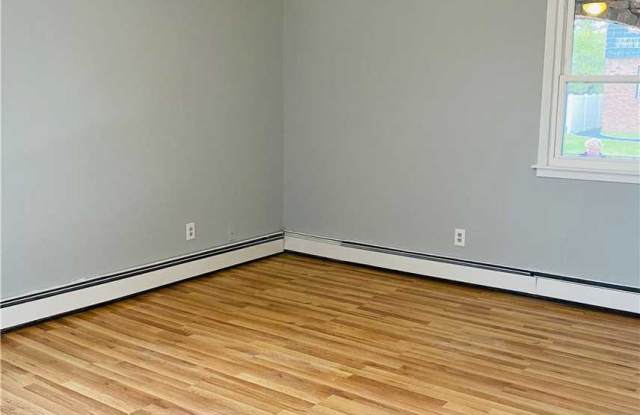 41 Wyona Avenue Gallery 2
