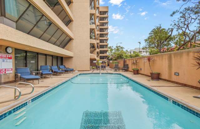 RARE 3BR WITH 2 BALCONIES + BAY VIEWS – SAVE $2,750! Gallery 1