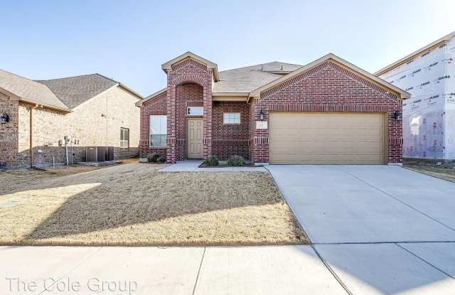 217 Emerald Creek Dr - 217 Emerald Creek Drive, Fort Worth, TX 76131