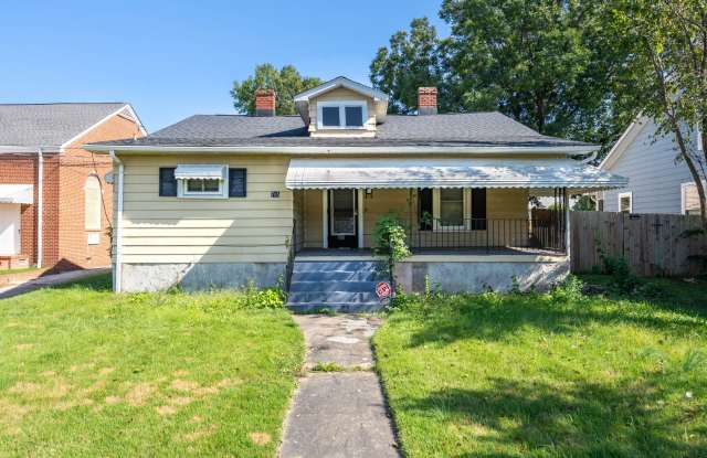 Charming 3 Bedroom, 2 Bath Bungalow with Fenced in Backyard in Downtown Durham! photos photos