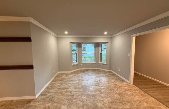 Beautiful 3 Bedroom 2 Bathroom Now Available! Gallery 4