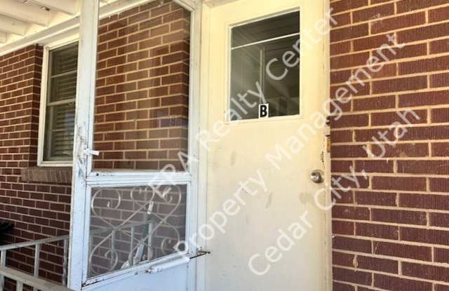 Move-In Bonus - 2 bed, 1 bath Basement Apartment in Vintage Home Gallery 4