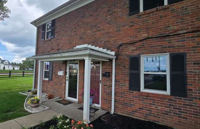 Fantastic 2 Bedrooms, 1.5 Baths, Townhouse, Close to St. Matthews and Bowman Field! photos photos