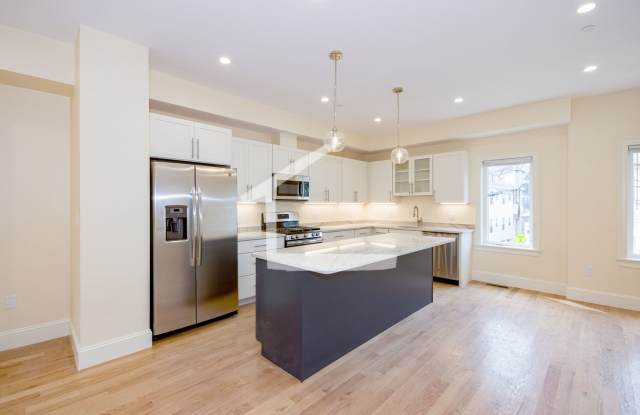 Fantastic Brighton townhouse avail for September 5th Gallery 4