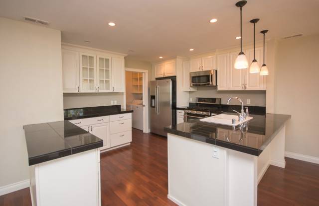La Costa Meadowridge 3BR/2.5BTH Newly Remodeled Condo With Large Deck!! - 3058 Avenida Christina, Carlsbad, CA 92009