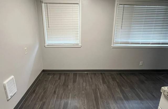 10th Ave. Apartments photos photos