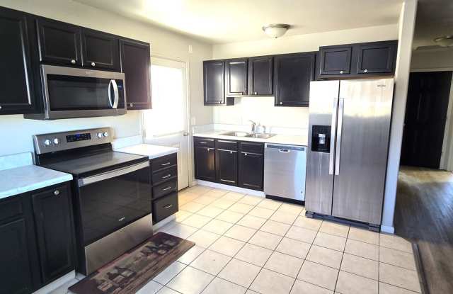 3 Bedroom 2 Bathroom 2 Car Garage Upper Unit For Rent In Westover Subdivision photos photos