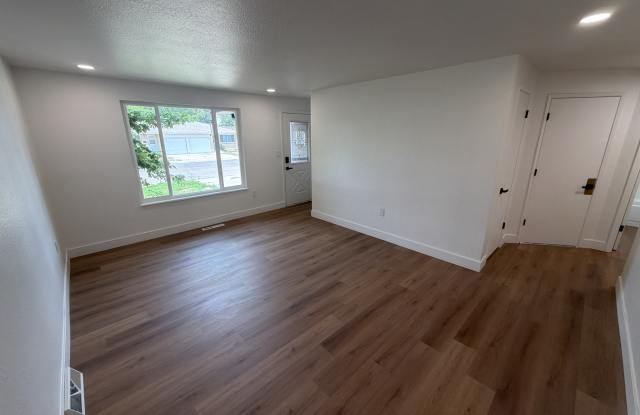 250 North 11th Court Gallery 4