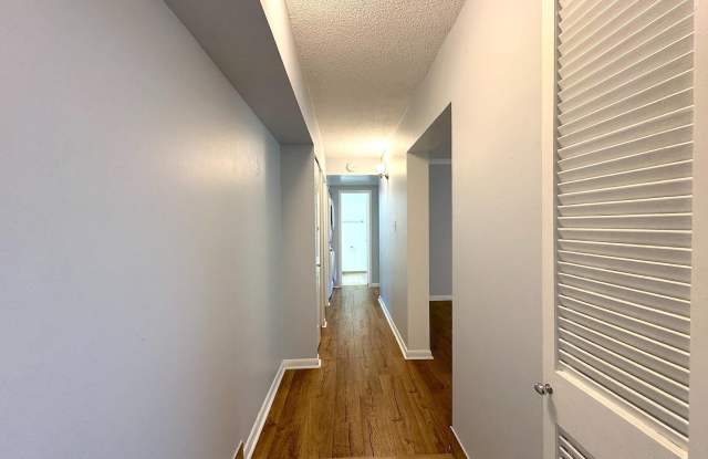 11606 STONEVIEW Square Gallery 3