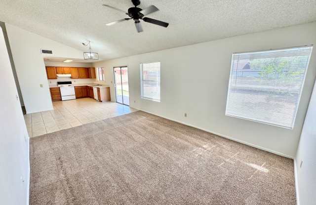 3 Bedroom 2 Bath Single Level Home! NO HOA Gallery 4