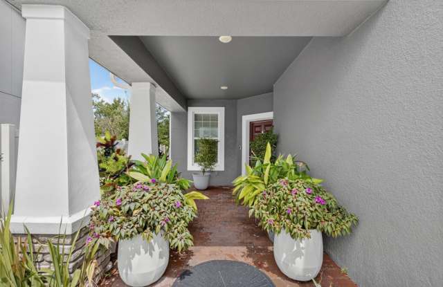 AVAILABLE NOW In Sanford 5 BEDS 4.5 BATHS + LOFT Gallery 3