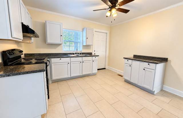 4612 Cromer Avenue Gallery 2