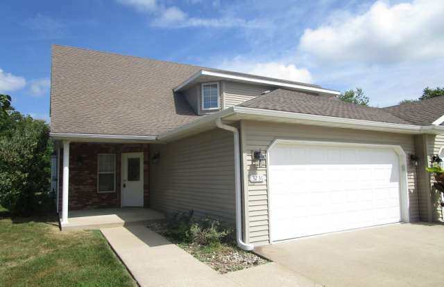 Huge 3 Bedroom, 2 Bath Town Home in SW Columbia - Available July 25th!! photos photos