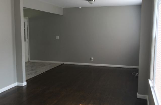 135 Ewing Dr Gallery 2