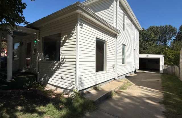 201 S. Cottonwood Gallery 3