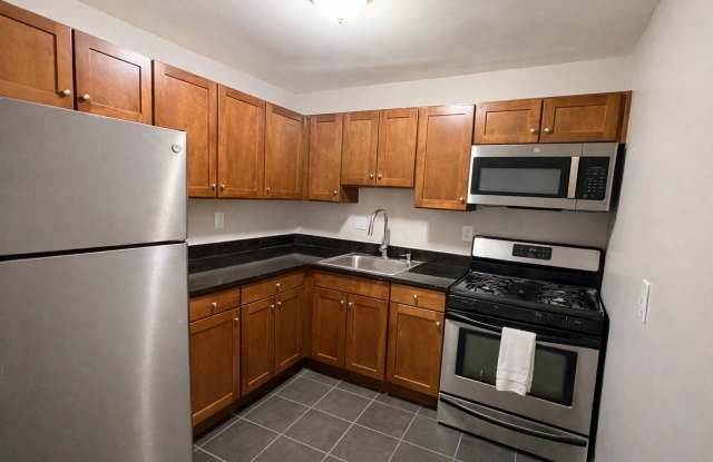 2026 Move-In Special – $500 LEASE SIGNING BONUS!! Spacious 2BR Condo Near Naylor Rd Metro – Washer/Dryer + Reserved Parking!! Gallery 3