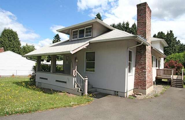 3bd+den, 3 bath Farm-style house. HUGE kitchen, storage galore. Off Street Parking - 18330 Southeast River Road, Jennings Lodge, OR 97267