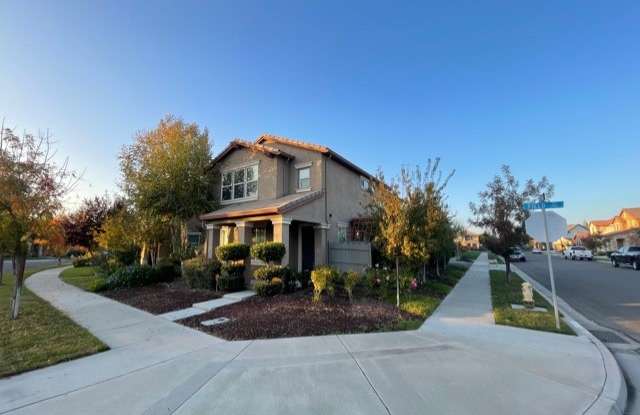 1451 Field Dr - 1451 Field Dr, Turlock, CA 95382