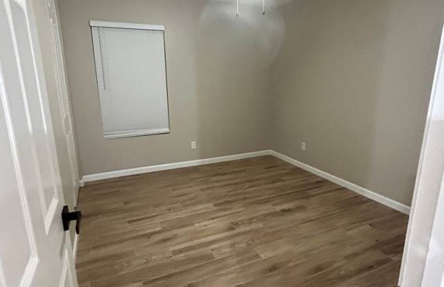 Johnson Ranch, 3 bed, 2 bath, single story, remodeled: wood tile flooring Gallery 3