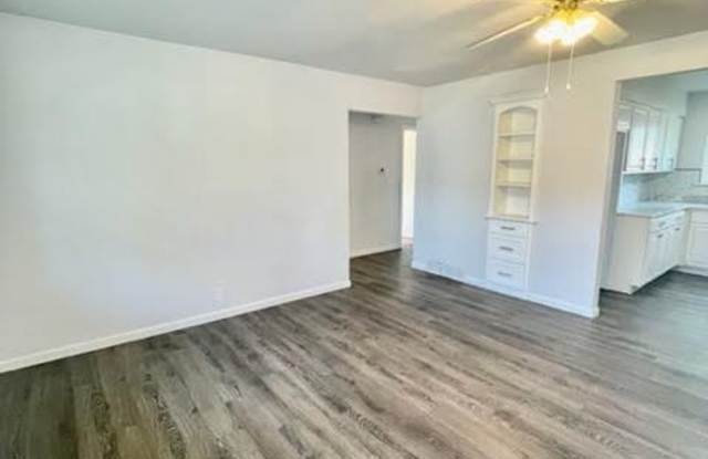 3/1.5 on a quiet street close to everything! Gallery 3
