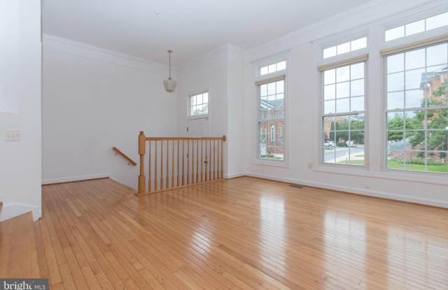 13559 FLOWERFIELD Gallery 2