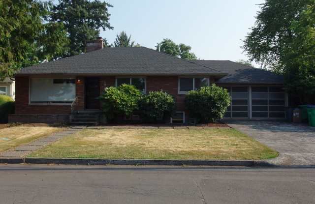 2010 NE Holman St - 2010 Northeast Holman Street, Portland, OR 97211