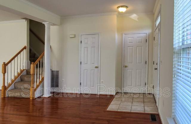 210 Hillside Ct Gallery 4