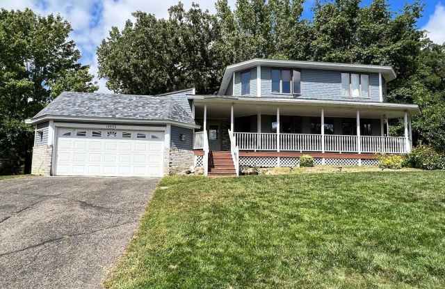 4 Beds 3.5 bath house in Lakeville photos photos
