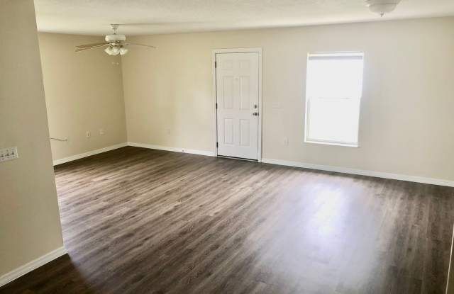 SPACIOUS 3BR/1BA Zephyrhills Duplex w/ Large Living Area! Gallery 4