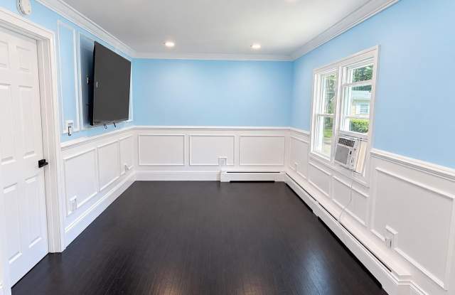 305 Smithtown Boulevard Gallery 3