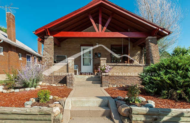 Spacious Duplex with Off Street Parking in the Highlands! photos photos