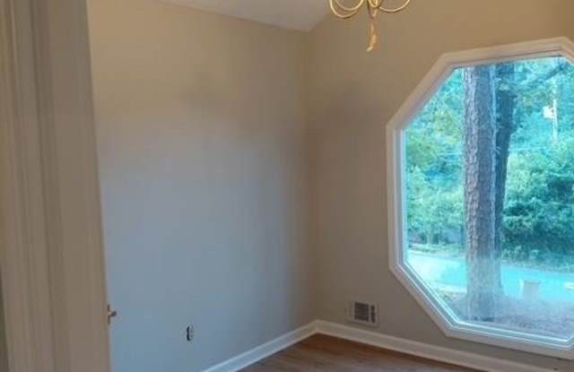 257 Castleair Drive NE Gallery 4