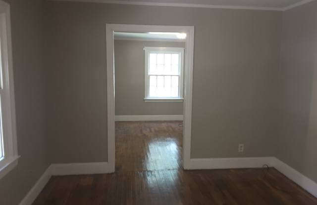 Charming 3 bedroom / 1 bath home Gallery 3