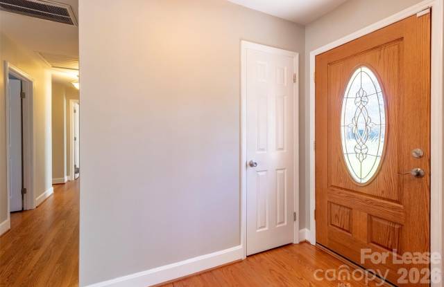 6618 Castlegate Drive Gallery 4