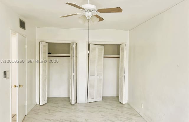1958 Monroe St Gallery 3