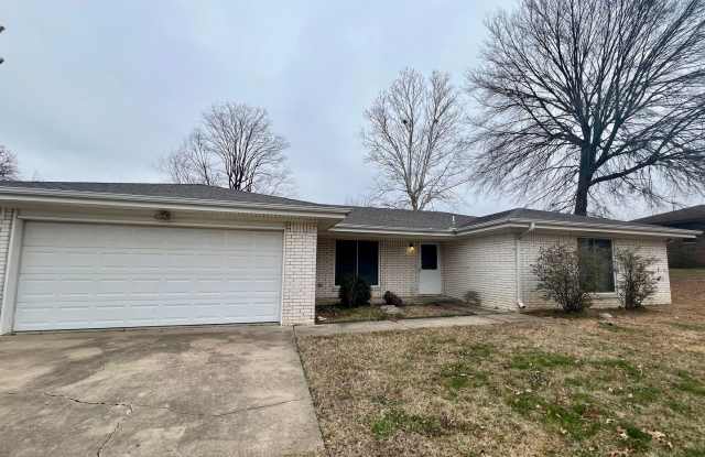 Nice 3B/2B Home for Lease in Roland - 102 Beta Circle, Roland, OK 74954