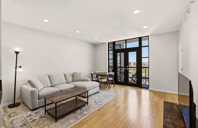 Mt Vernon Square Condo | 1 Bed | 1 Bath | 700 Sf | Private Balcony - 437 New York Avenue Northwest, Washington, DC 20001