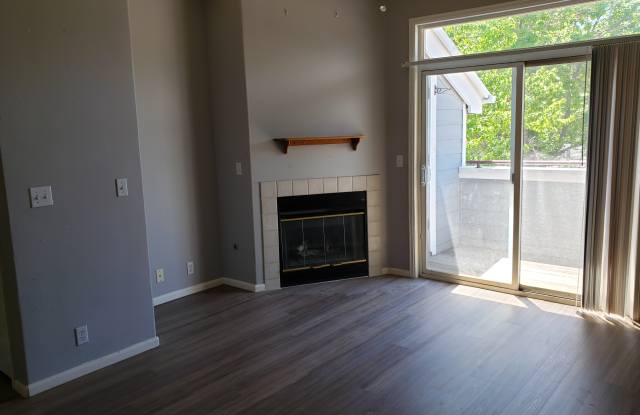 8500 East Jefferson Avenue Gallery 4