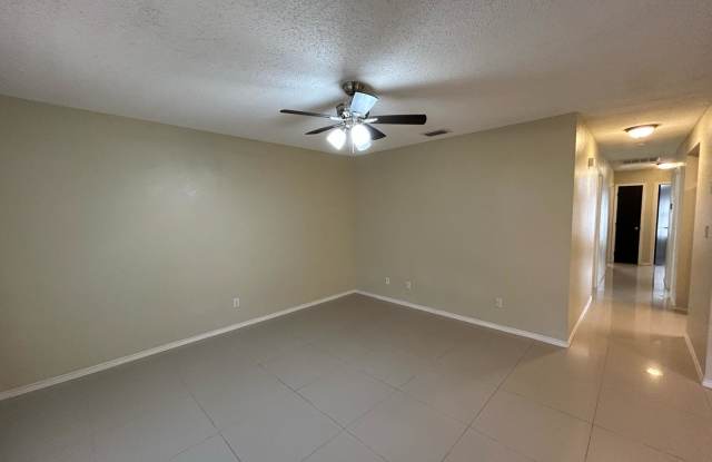 3921 Zinnia Avenue Gallery 3